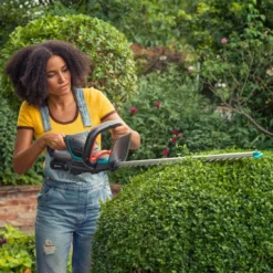 GARDENA Accu Heggenschaar ComfortCut 50/18V P4A Set -Goedkope Leef Tuin Winkel gardena accu heggenschaar comfortcut 50 18v p4a set 1500x1124 640af31465a2d l